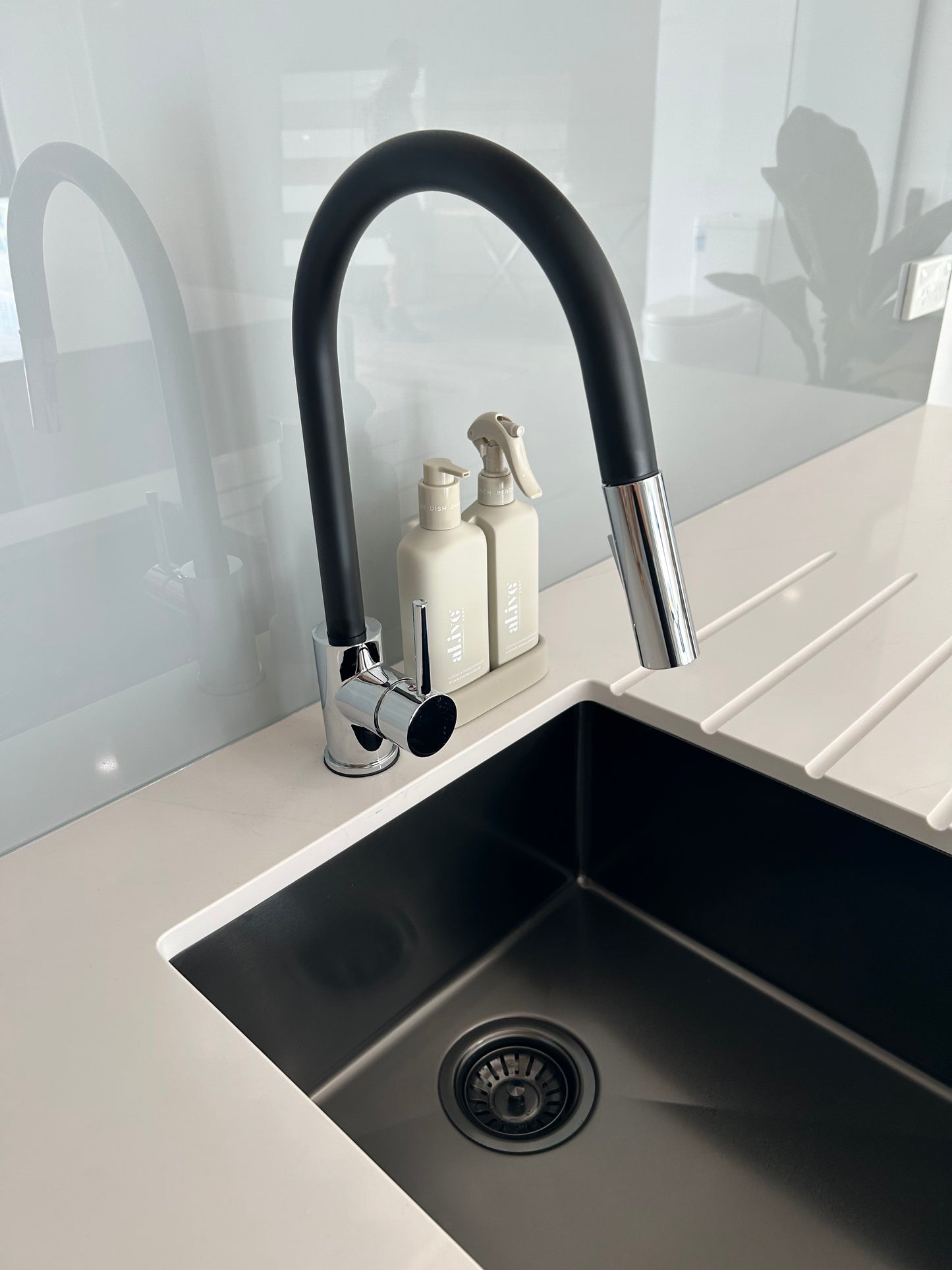 Star - Chrome and Black Pull Out Mixer Tap